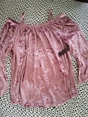 New..  Crush Velvet Beautiful Shade Of Pink Size 2X